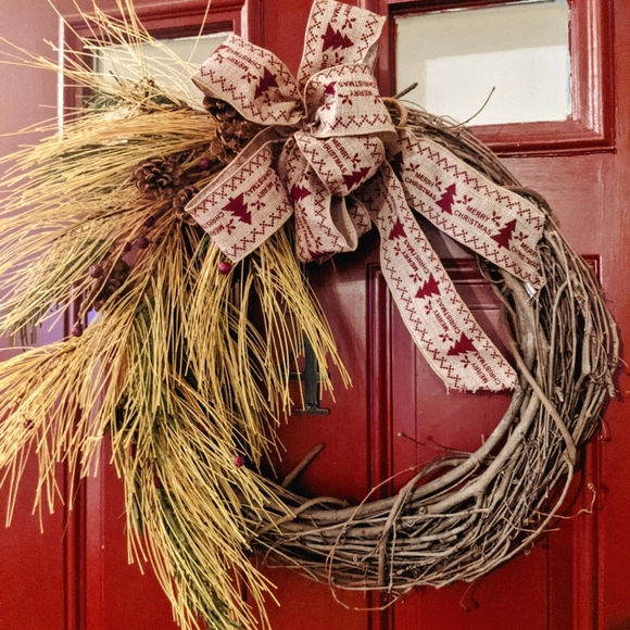 Realistic Earthy White Pine & Pinecone Christmas Wreath - Picture 1 of 1